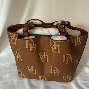 NWT Dooney & Bourke Saddle small Flynn purse